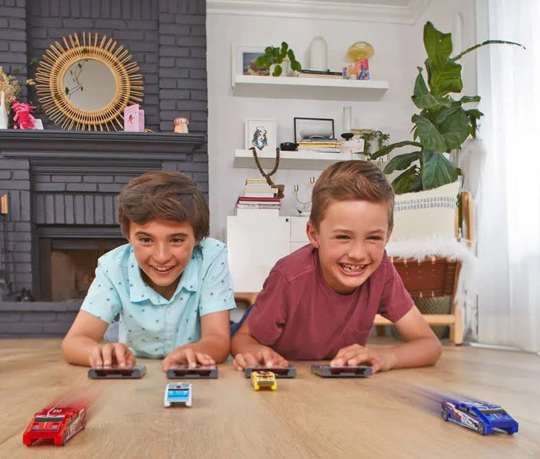 Flat 2 Fast Stunt: 2 pack play set